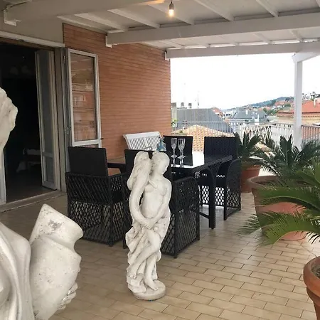 아파트 Ampio Attico A 5 Minuti Dal Mare